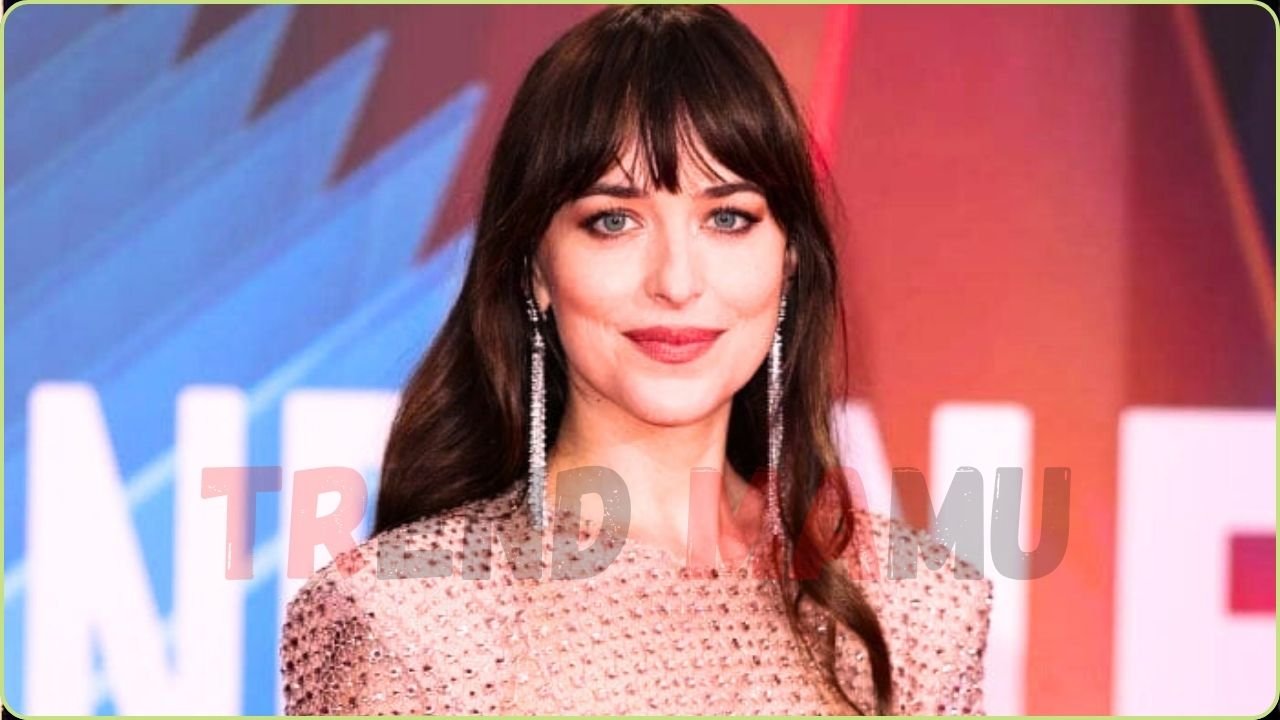 Dakota Johnson Reveals Love for Rom-Coms