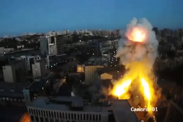 Russian Missile Strikes Kyiv